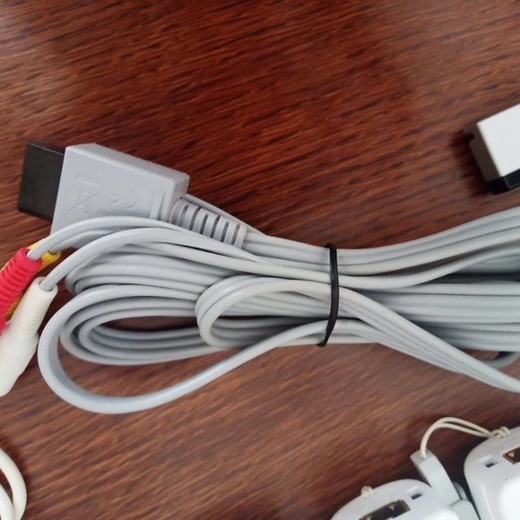 Nintendo Wii Console Complete System Bundle With 4 Controllers & 4 Nunchuck - Picture 7 of 7